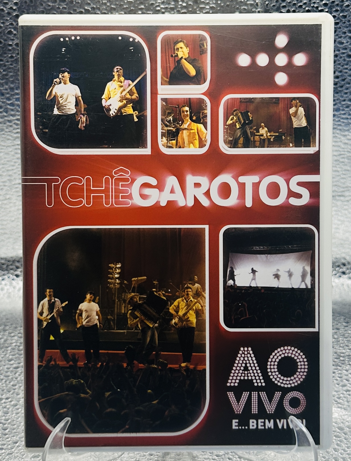 Dvd - Tchê Garotos - Ao Vivo e... Bem Vivo!